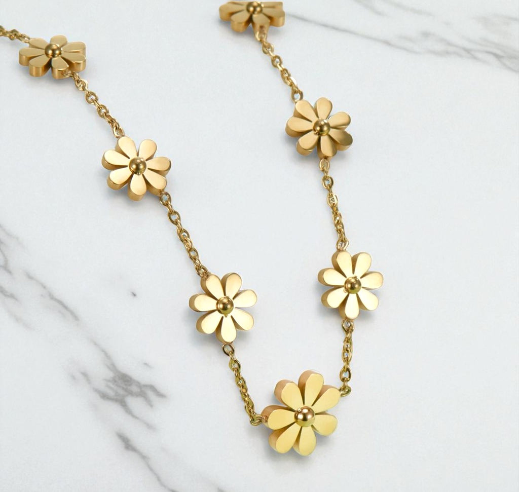 Alam Ara exquisite 18K gold plated sunflower daisy pendant necklace, front view
